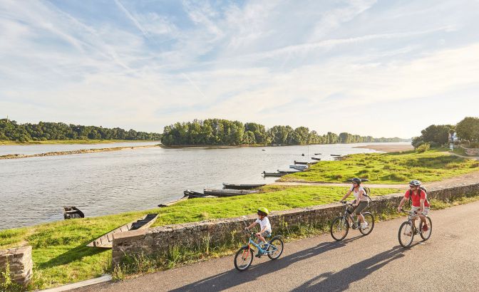 Randonnée pédestre le long de la Loire, accessible depuis l'Orleans Parc Hotel