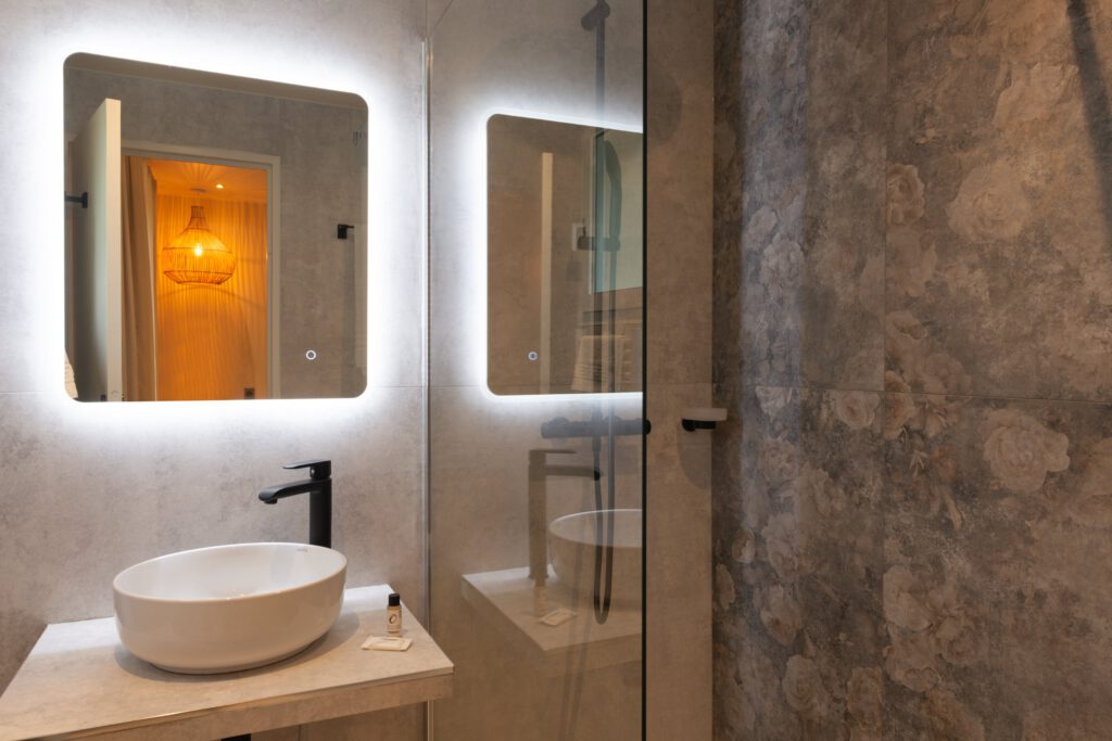 Salon de l'Orleans Parc Hotel, confort et élégance