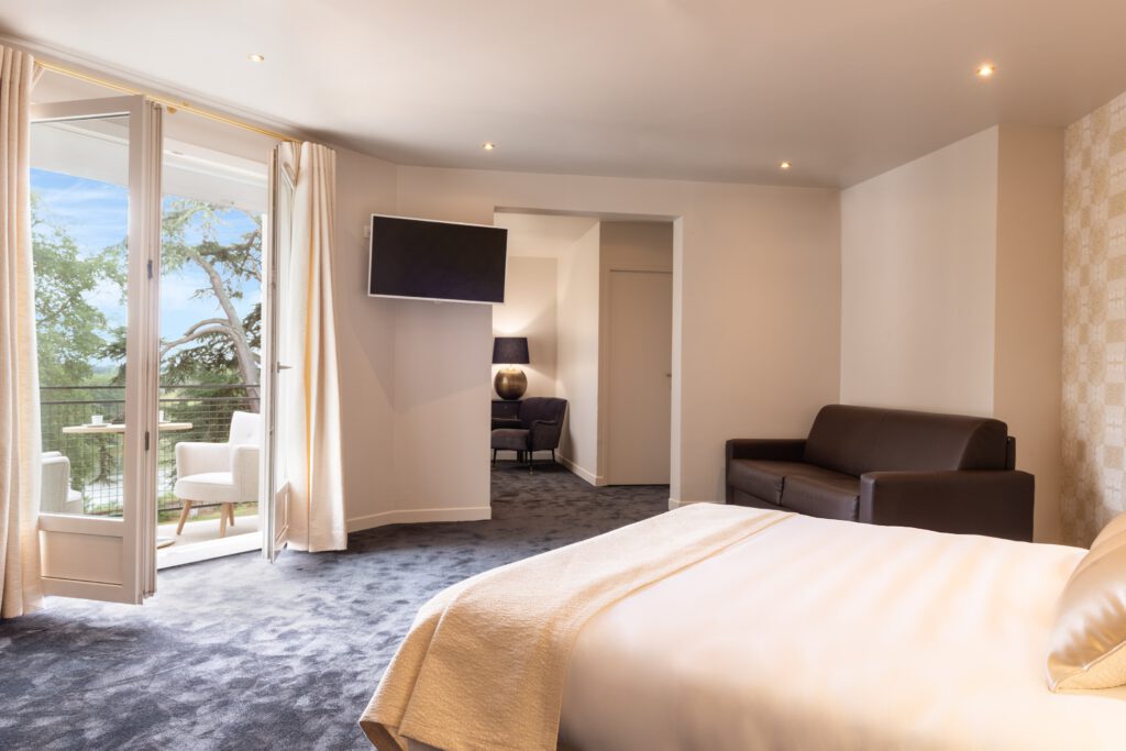 Linge de lit frais et propre dans chaque chambre de l'Orleans Parc Hotel