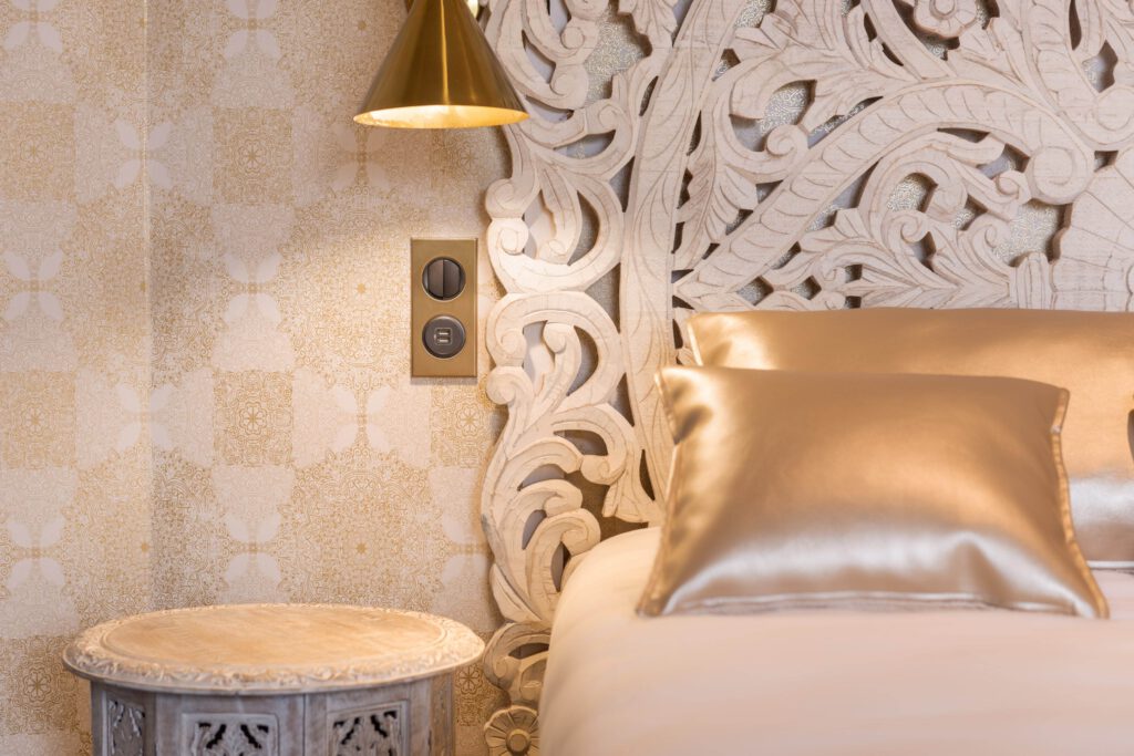 Chambre d'hôtel impeccable et confortable à l'Orleans Parc Hotel